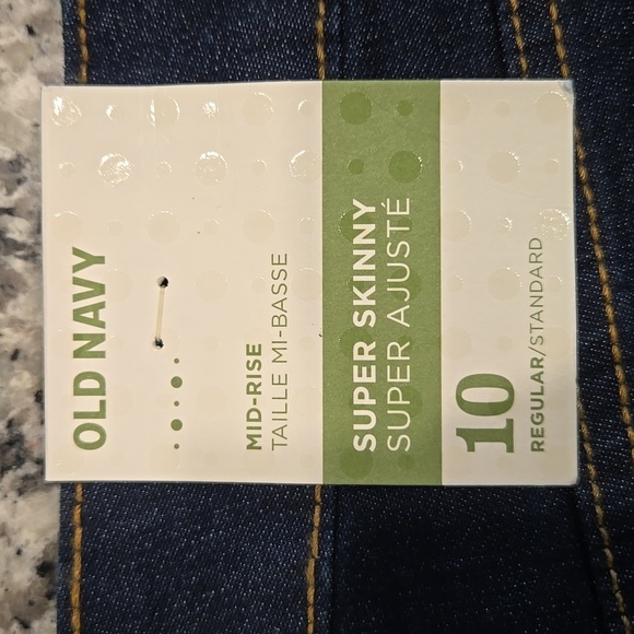 NWT. OLD NAVY MID-RISE SUPER SKINNY REGULAR. SIZE 10. DARK WASH. - Picture 4 of 10